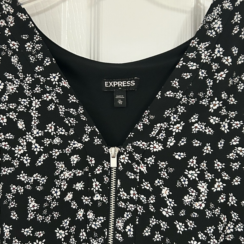 Express Women’s Dress size 10 Black and White Floral